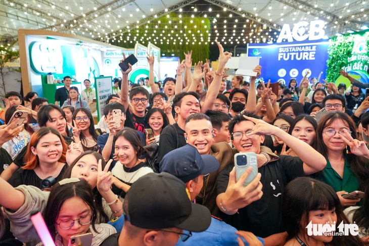 Anh trai, Em xinh say hi khuấy động sân khấu Việt Nam xanh 2025 - Ảnh 6. Việt Nam xanh - Ảnh 6.