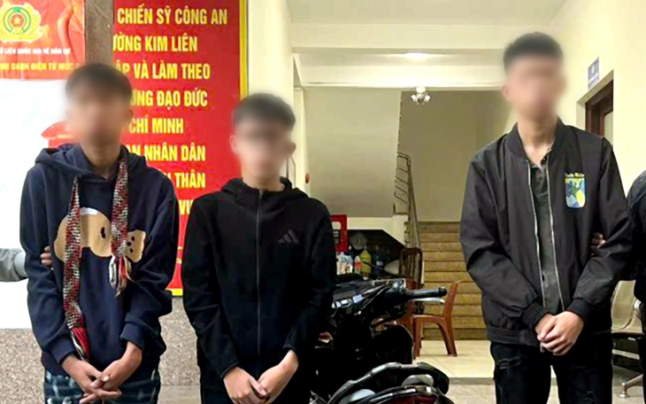 Tài xế lao xe tải vào cảnh sát giao thông rồi bỏ chạy qua nhiều tuyến phố - Ảnh 3.