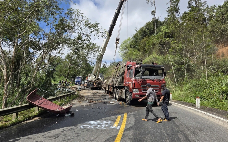 Trụ cầu sông Lô trơ lõi thép, công an đang điều tra; Luật sư nói về quy định chữ ký - Ảnh 4.