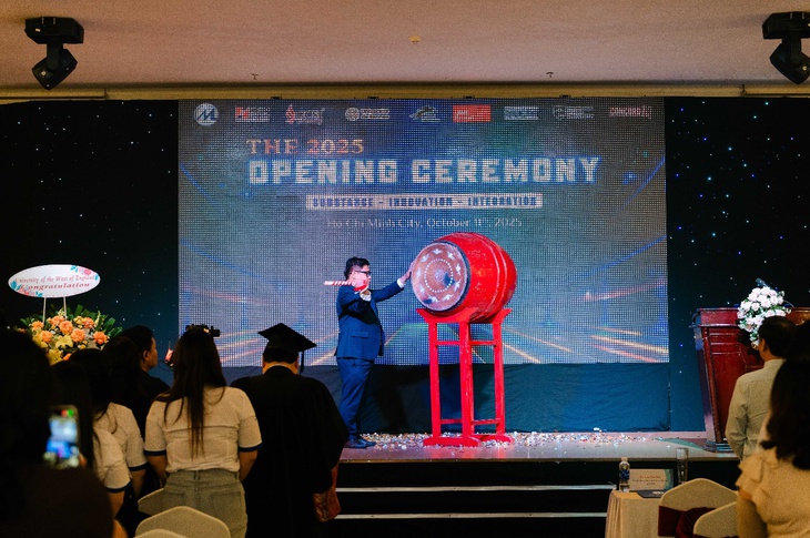 Viện Đào tạo Quốc tế tổ chức lễ khai giảng chào đón 130 sinh viên - Ảnh 1.