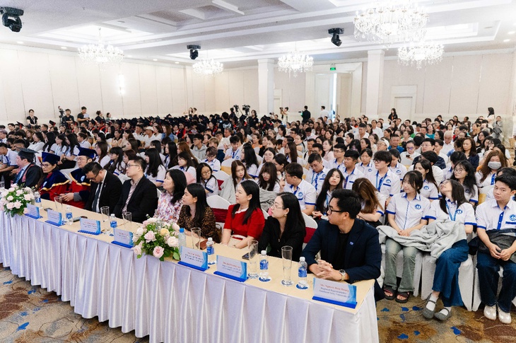 Viện Đào tạo Quốc tế tổ chức lễ khai giảng chào đón 130 sinh viên - Ảnh 2.