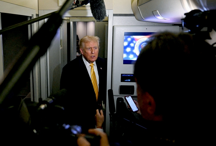 Ông Trump đòi kiện BBC 5 tỉ USD vì bê bối cắt ghép phát biểu - Ảnh 1.