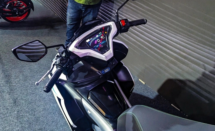 Yamaha NVX ra mắt bản điện, chạy 106km/sạc, thêm lựa chọn đấu Honda Air Blade - Ảnh 3.