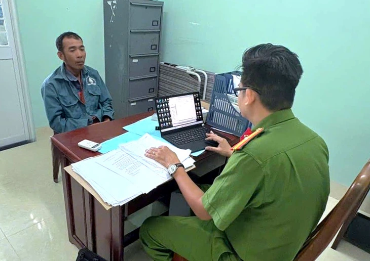 Hát karaoke quá giờ, người đàn ông bị hàng xóm chém bị thương - Ảnh 1.