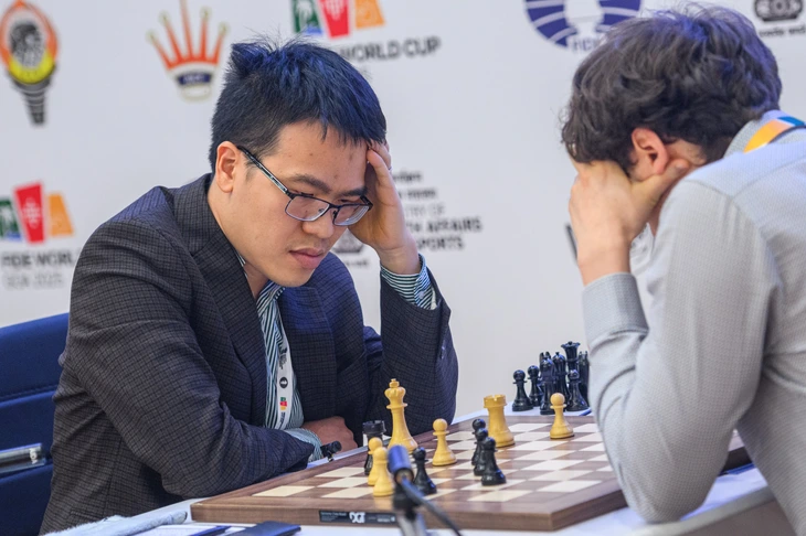 Tie-break World Cup cờ vua: Chờ trận cờ nhanh lịch sử của Lê Quang Liêm - Ảnh 1.