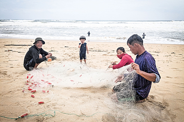 Tái thiết những ngôi làng nơi đầu sóng gió - Ảnh 9. cơn bão - Ảnh 9.