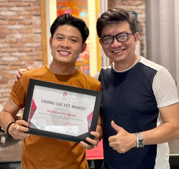 Nguyễn Văn Chung học nữa để bảo vệ mình trước nghi ngờ 'bằng cấp gì mà đứng nói?' - Ảnh 2. Nguyễn Văn Chung học nữa để bảo vệ mình trước nghi ngờ 'bằng cấp gì mà đứng nói?' - Ảnh 2.