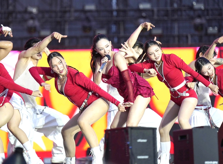 Soobin hay Jay Park: Ai là nam thần quyến rũ đỉnh nhất Waterbomb 2025? - Ảnh 5.