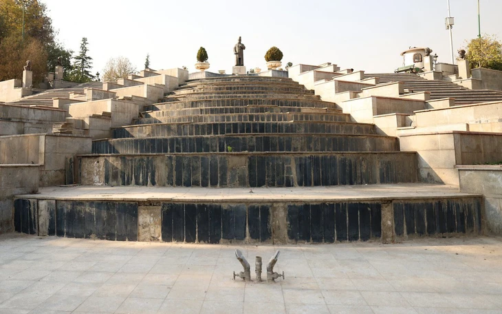 Tehran hạn hán hơn 2 tháng, tổng thống kêu gọi sơ tán thủ đô - Ảnh 2.