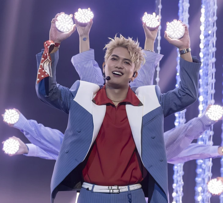 'Ở đây ai cũng thương con' trong Anh trai say hi nhớ về chiếc xe đông lạnh chở lao động nhập cư - Ảnh 6. Anh trai say hi - Ảnh 5.