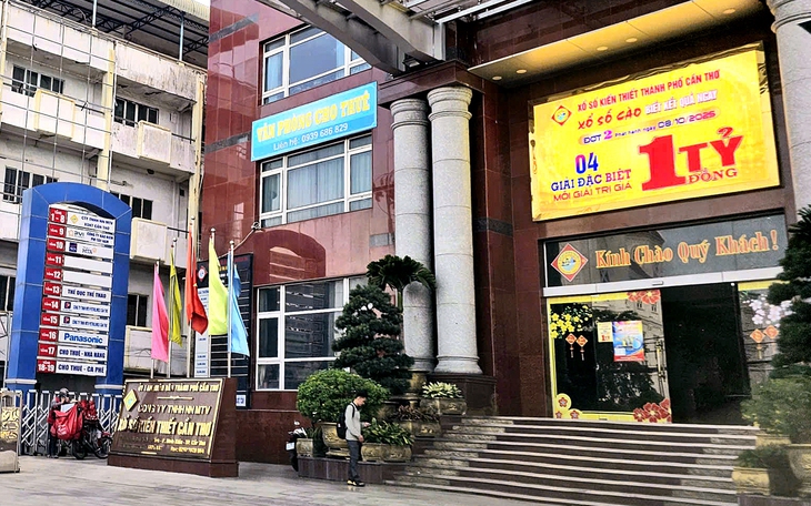 'Mua đứt, bán đoạn vé số': dồn rủi ro xuống người yếu thế - Ảnh 2.