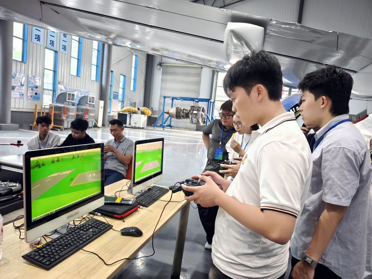 Sinh viên Việt Nam sang Trung Quốc học xe năng lượng mới, UAV- Ảnh 3. xe năng lượng mới - Ảnh 3.