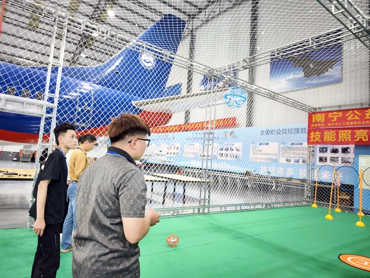 Sinh viên Việt Nam sang Trung Quốc học xe năng lượng mới, UAV- Ảnh 2. xe năng lượng mới - Ảnh 2.