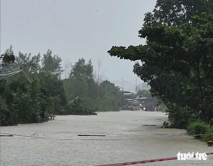 Mưa lớn kéo dài, nhiều nơi ở Đắk Lắk ngập sâu- Ảnh 1. Mưa lớn kéo dài, nhiều nơi ở Đắk Lắk ngập sâu - Ảnh 1.