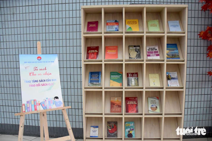 Học viện Cán bộ TP.HCM tổ chức Tuần lễ sách mừng Ngày Nhà giáo Việt Nam - Ảnh 7.