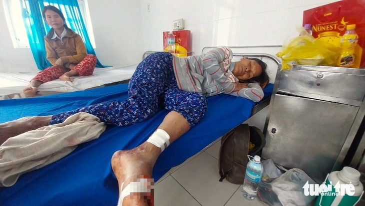 Nạn nhân vụ sạt lở đèo Khánh Sơn kể lại phút giây kinh hoàng giữa lằn ranh sống chết- Ảnh 2. Nạn nhân vụ sạt lở đèo Khánh Sơn kể lại phút giây kinh hoàng giữa lằn ranh sống chết - Ảnh 2.