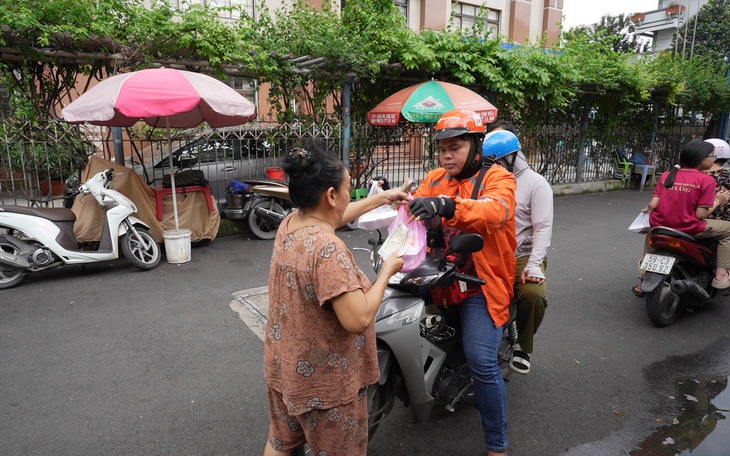 Cuộc thi Lan tỏa năng lượng tích cực 2025: 10 năm đỏ lửa gói trọn yêu thương - Ảnh 2.