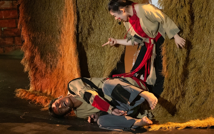 Khán giả Sa Đéc say mê thưởng thức nhạc kịch Đêm kể một chuyện tình ở nhà cổ Huỳnh Thuỷ Lê   - Ảnh 5.