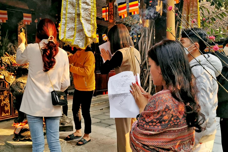 Vì sao giới trẻ đang có xu hướng 4 không: không yêu, không kết hôn, không sinh con, không gia đình? - Ảnh 2.