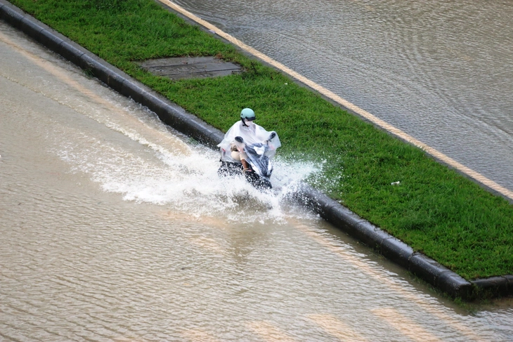 MƯA LỚN - Ảnh 1.