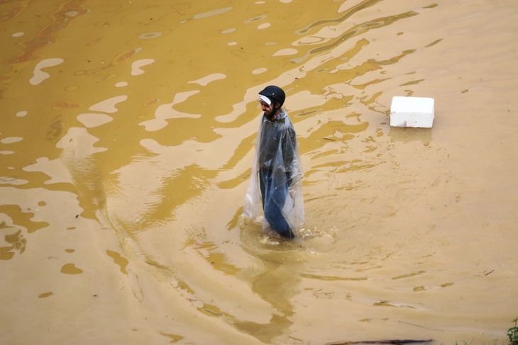 Thời tiết hôm nay 18-11: Bắc Bộ rét 7 độ C, Trung Bộ vẫn mưa xối xả - Ảnh 1.