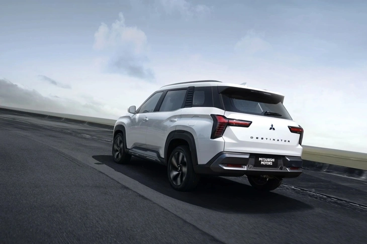 Mitsubishi Destinator chốt ra mắt Việt Nam ngày 1/12: Có thể có 2 bản, ADAS, đấu CX-5 bằng 3 hàng ghế như Santa Fe- Ảnh 9. Mitsubishi Destinator - Ảnh 9.