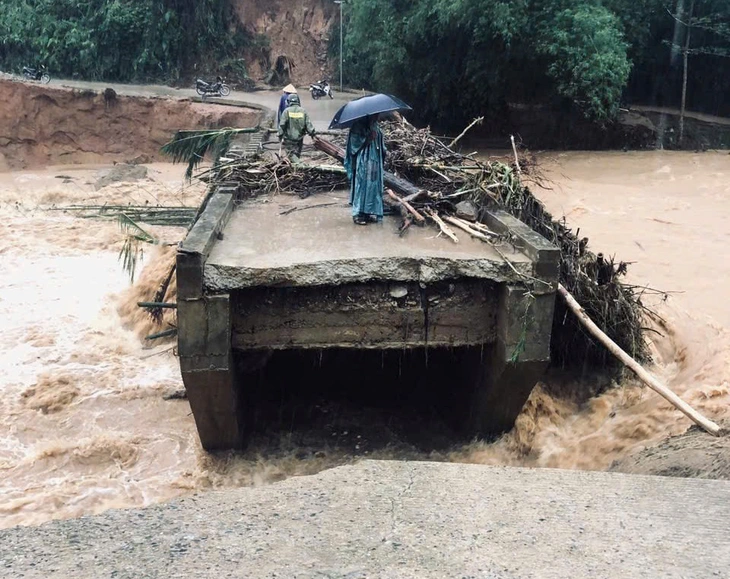 sập cầu - Ảnh 3.