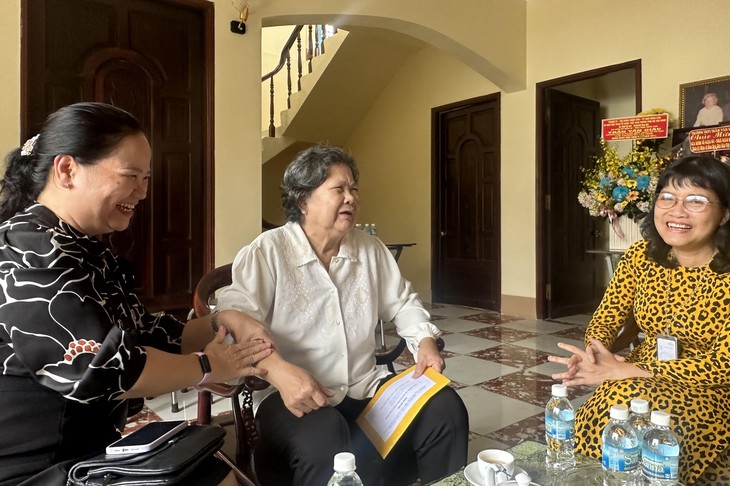 Lãnh đạo UBND TP.HCM thăm thầy Dương Ái Phương, gia đình cố GS Trần Văn Giàu nhân ngày nhà giáo- Ảnh 3. GS Trần Văn Giàu - Ảnh 4.