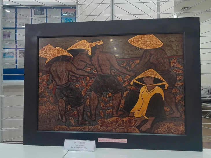 Đến Đại học Quốc gia TP.HCM, xem triển lãm sơn mài Tương Bình Hiệp - Ảnh 7.