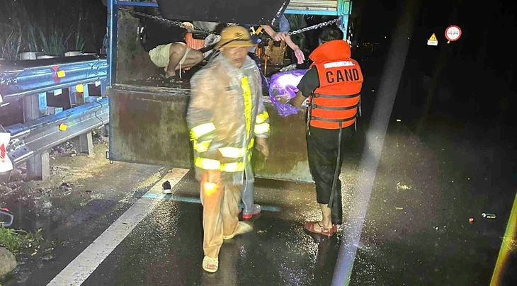 Đất đá đèo Khánh Lê đổ trúng xe khách FUTA, bước đầu ghi nhận 6 người tử vong - Ảnh 2. đèo Khánh Lê - Ảnh 2.