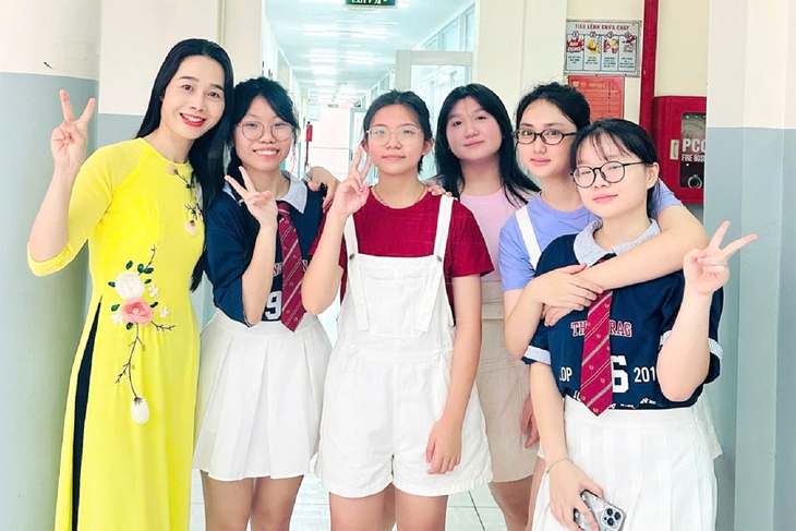 Chân dung giáo viên thời công nghệ số - Kỳ 3: Dạy trò biết 'lợi dụng' công nghệ để học - Ảnh 1. công nghệ số - Ảnh 1.