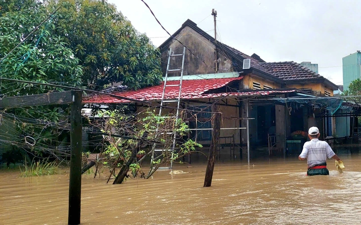 Ngành giáo dục Gia Lai giao các trường chủ động cho học sinh nghỉ học tránh lũ - Ảnh 2.