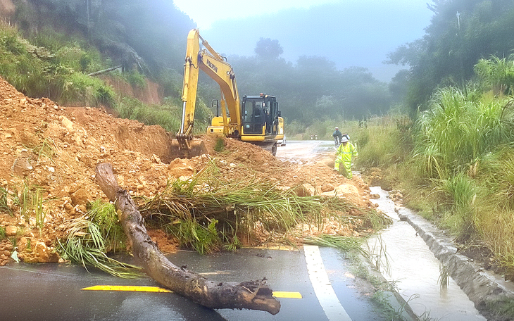 Phó thủ tướng: Cấm đường tuyệt đối đèo Khánh Lê, chưa cho dân đi lại dù có thông tuyến - Ảnh 3.