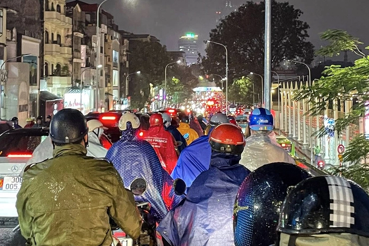 bốc cháy - Ảnh 2.