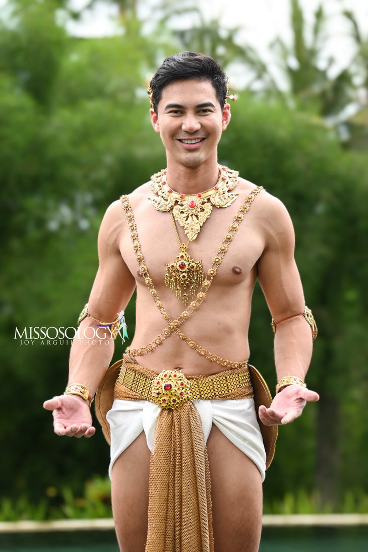 Trang phục dân tộc Man of the Year 2025 bị chế thiếu nam tính - Ảnh 4. Man of the Year - Ảnh 4.