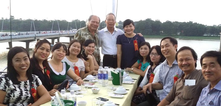 Nhớ bụi phấn trên mái tóc thầy cô - Kỳ 1: Thầy dạy văn như toán và thầy dạy toán như văn - Ảnh 4.