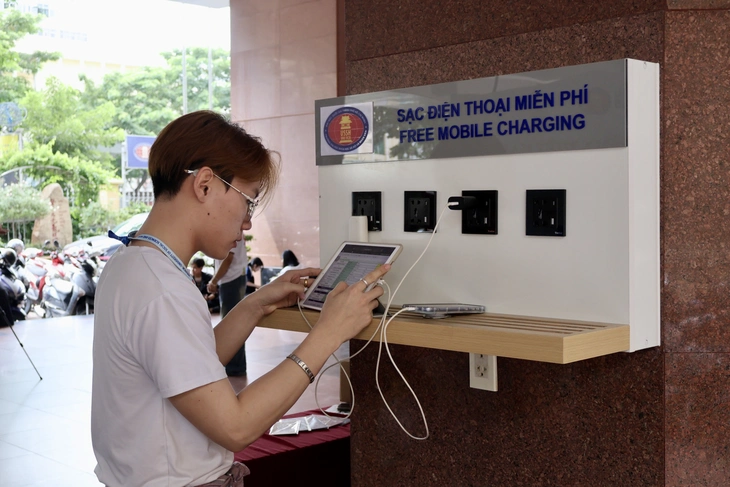 trạm sạc pin miễn phí - Ảnh 1.
