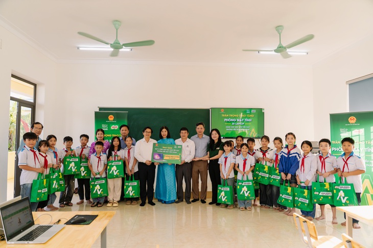 Nestlé trao tặng phòng máy tính giúp học sinh tiếp cận công nghệ - Ảnh 2.