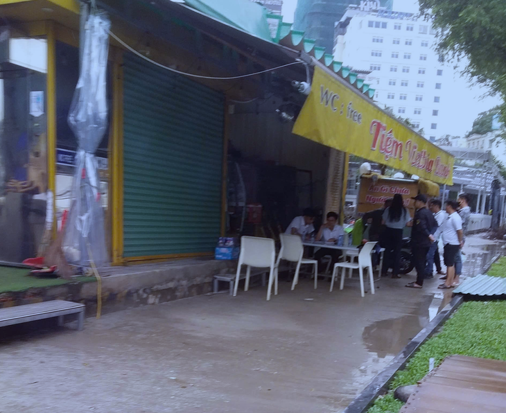 Hy hữu nhà vệ sinh công cộng 'biến mất' đã xuất hiện trở lại - Ảnh 3.