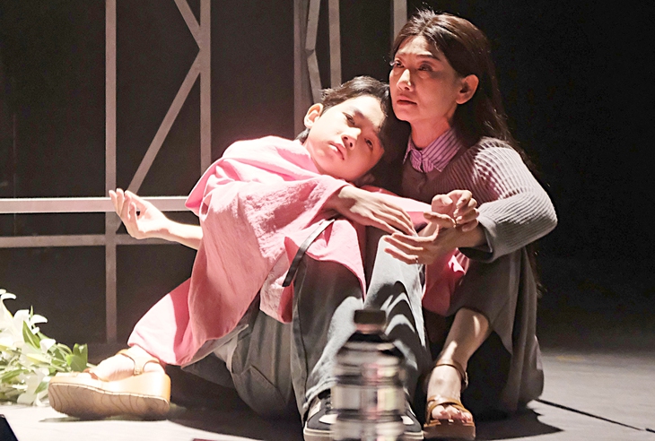 sân khấu - Ảnh 1.