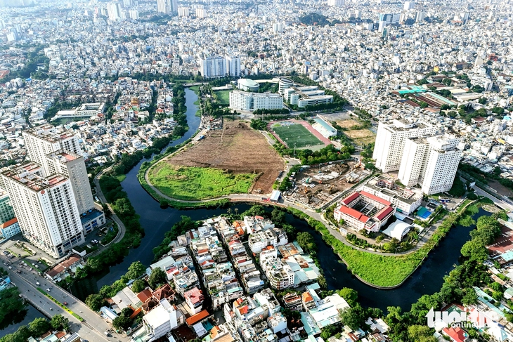 TP.HCM khởi công 2 gói thầu cuối rạch Xuyên Tâm, mở đường bờ kè nối bốn phường - Ảnh 1.