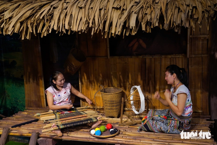 dệt thổ cẩm - Ảnh 1.