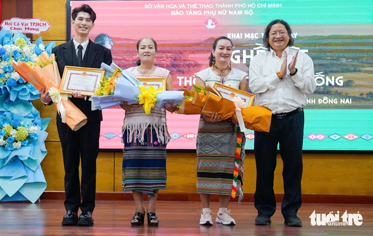 Đến Bảo tàng Phụ nữ Nam Bộ tìm hiểu nghề dệt thổ cẩm của dân tộc Mạ - Ảnh 6.
