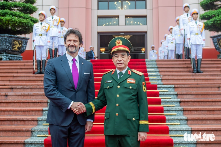 Đại tướng Phan Văn Giang hội đàm với Phó thủ tướng, Bộ trưởng Quốc phòng Slovakia - Ảnh 1.