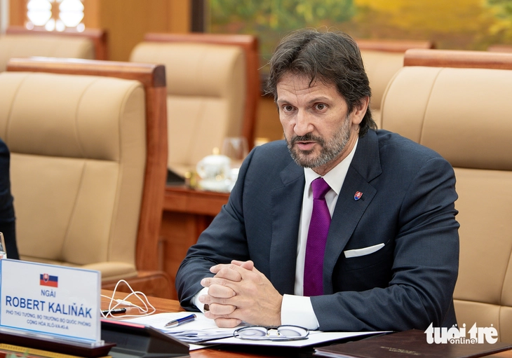 Đại tướng Phan Văn Giang hội đàm với Phó thủ tướng, Bộ trưởng Quốc phòng Slovakia - Ảnh 3.