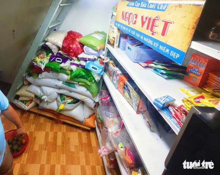 Ấm áp lớp học 0 đồng của phó trưởng khu phố ở TP.HCM - Ảnh 4.