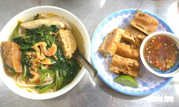 Canh bún cô Lan: Quán nằm tít hẻm sâu khiến thực khách gần xa tìm kiếm - Ảnh 4. canh bún - Ảnh 4.