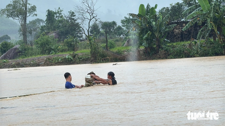 Mưa lũ - Ảnh 9.