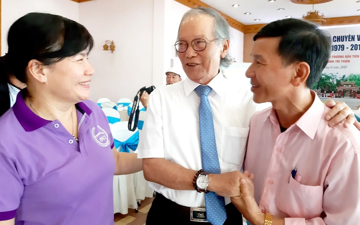 Chúng tôi đã vẽ bậy lên nhà thầy... - Ảnh 2.