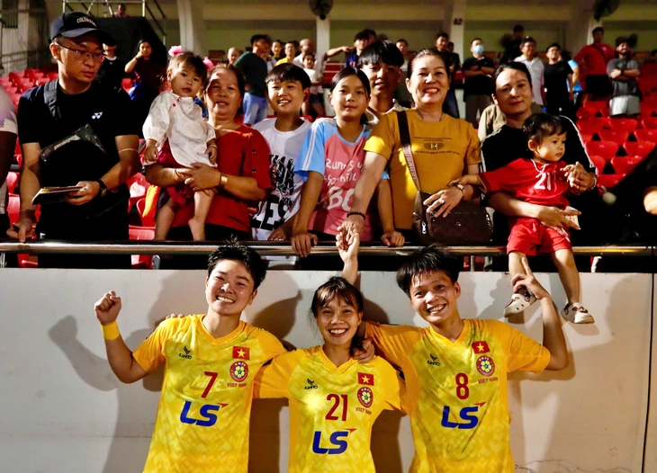 CLB nữ TP.HCM 'bỏ túi' gần 6 tỉ đồng tiền thưởng từ AFC - Ảnh 1.